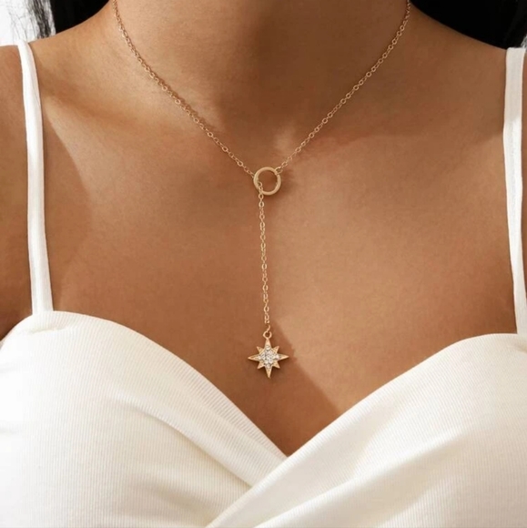 Jewelry - ✨️✨️NEW✨️✨️Gorgeous Star Necklace in GOLD